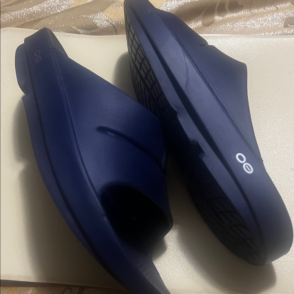 “NEW WITH TAGS” Oofos 00AHH UNISEX NAVY Blue comfortable Slides - Picture 6 of 8